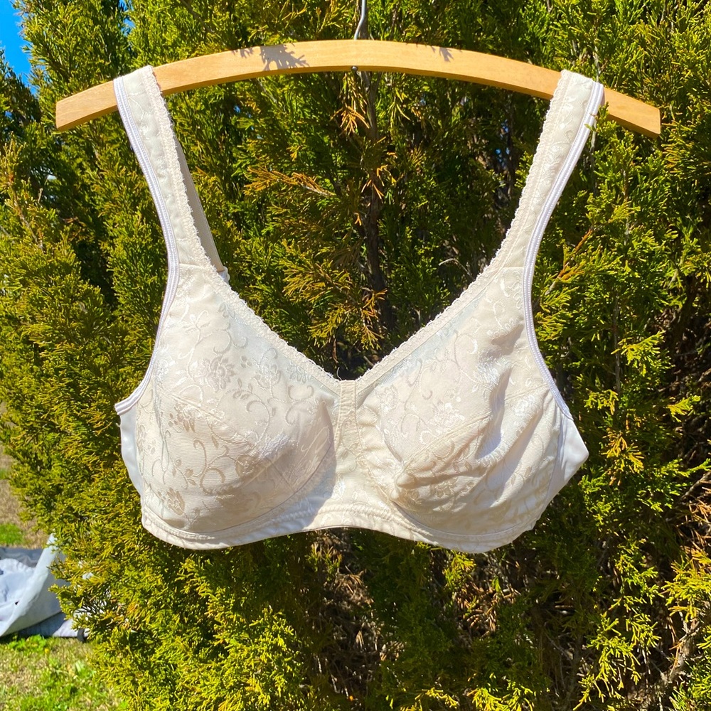 Vintage Floral White Playtex 38B Cottagecore Whimsical Dainty Plus Size Bra
